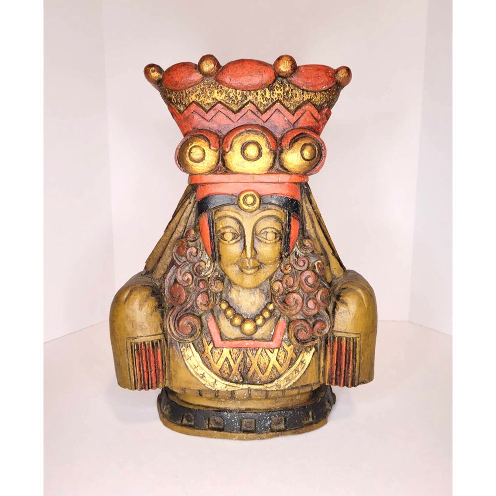 1970's Vanguard Studios 3D Queen Chess Piece Carving